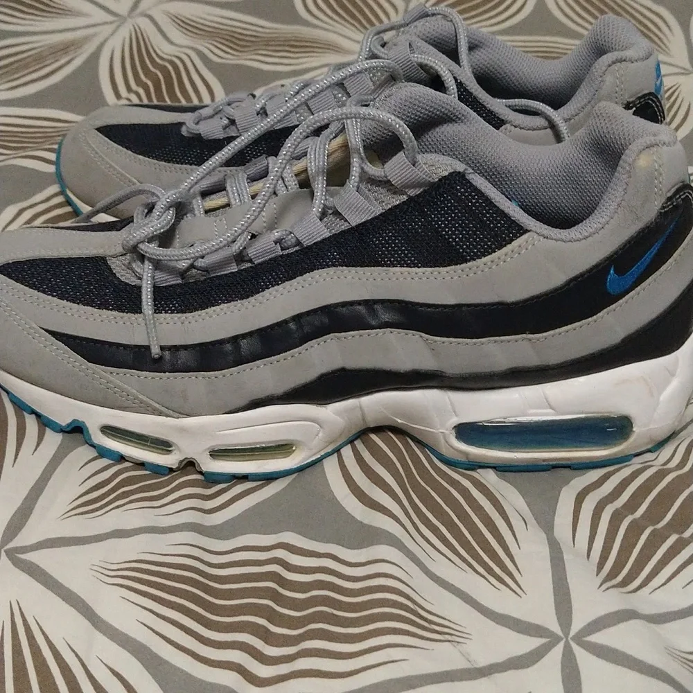 Shoes - Picture 3 of 5